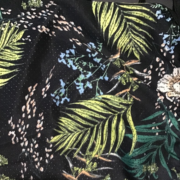 LAST ONE‼️ Tropical Floral Mask Scarf w/ Ear Loops - Picture 4 of 8